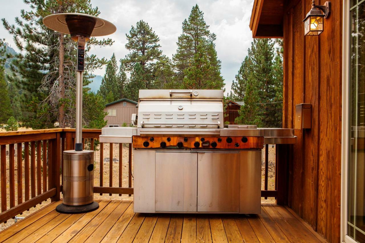 5-star Luxury Tahoe Cabin! Great Location! Pool Table!darts! Poker! Ping Pong! Games!