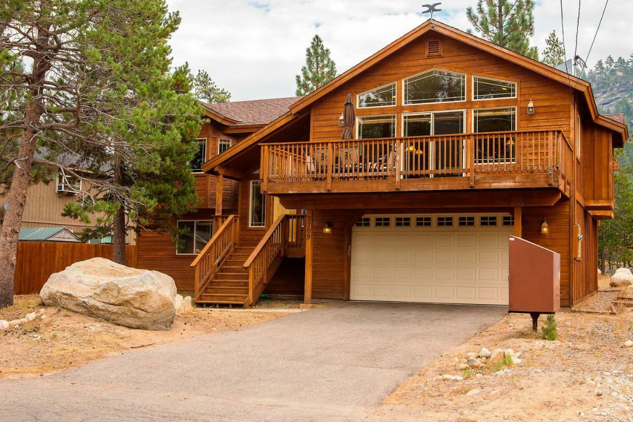 5-star Luxury Tahoe Cabin! Great Location! Pool Table!darts! Poker! Ping Pong! Games! Casa vacanze *