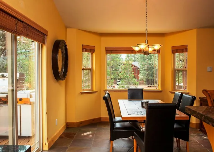 5-Star Luxury Tahoe Cabin! Great Location! Pool Table!Darts! Poker! Ping Pong! Games!