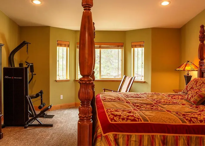 5-Star Luxury Tahoe Cabin! Great Location! Pool Table!Darts! Poker! Ping Pong! Games!