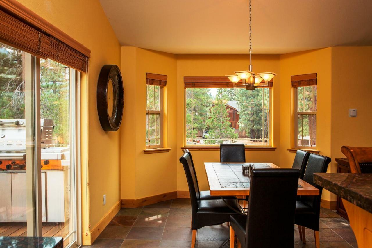 Holiday home 5-star Luxury Tahoe Cabin! Great Location! Pool Table!darts! Poker! Ping Pong! Games! South Lake Tahoe