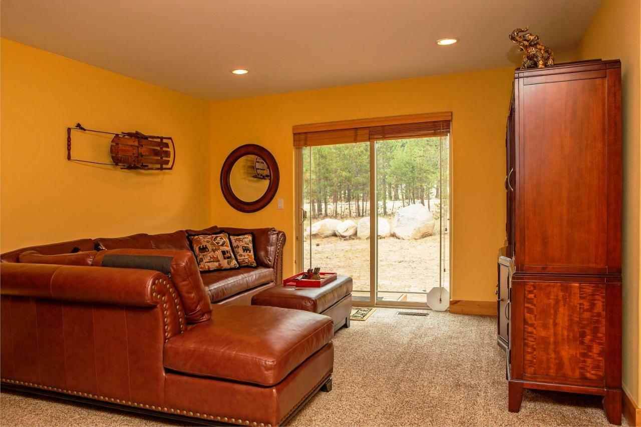 Holiday home 5-star Luxury Tahoe Cabin! Great Location! Pool Table!darts! Poker! Ping Pong! Games! South Lake Tahoe
