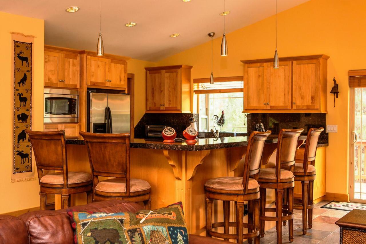 5-star Luxury Tahoe Cabin! Great Location! Pool Table!darts! Poker! Ping Pong! Games! Holiday home
