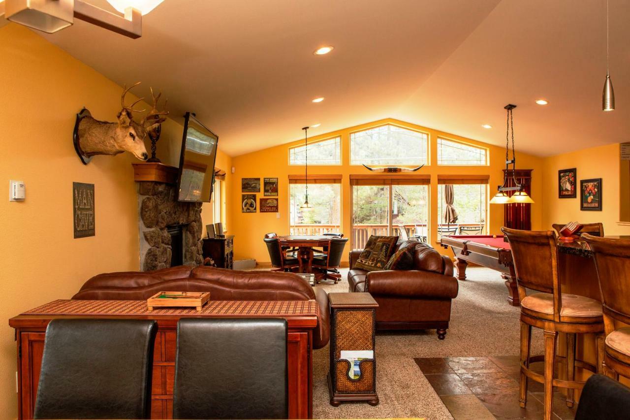 5-star Luxury Tahoe Cabin! Great Location! Pool Table!darts! Poker! Ping Pong! Games! Holiday home