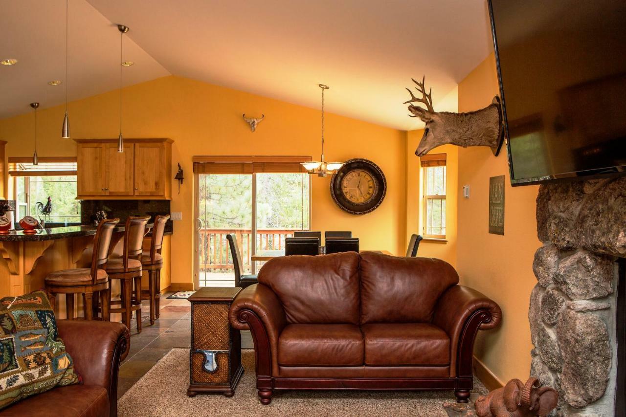 Holiday home 5-star Luxury Tahoe Cabin! Great Location! Pool Table!darts! Poker! Ping Pong! Games! *