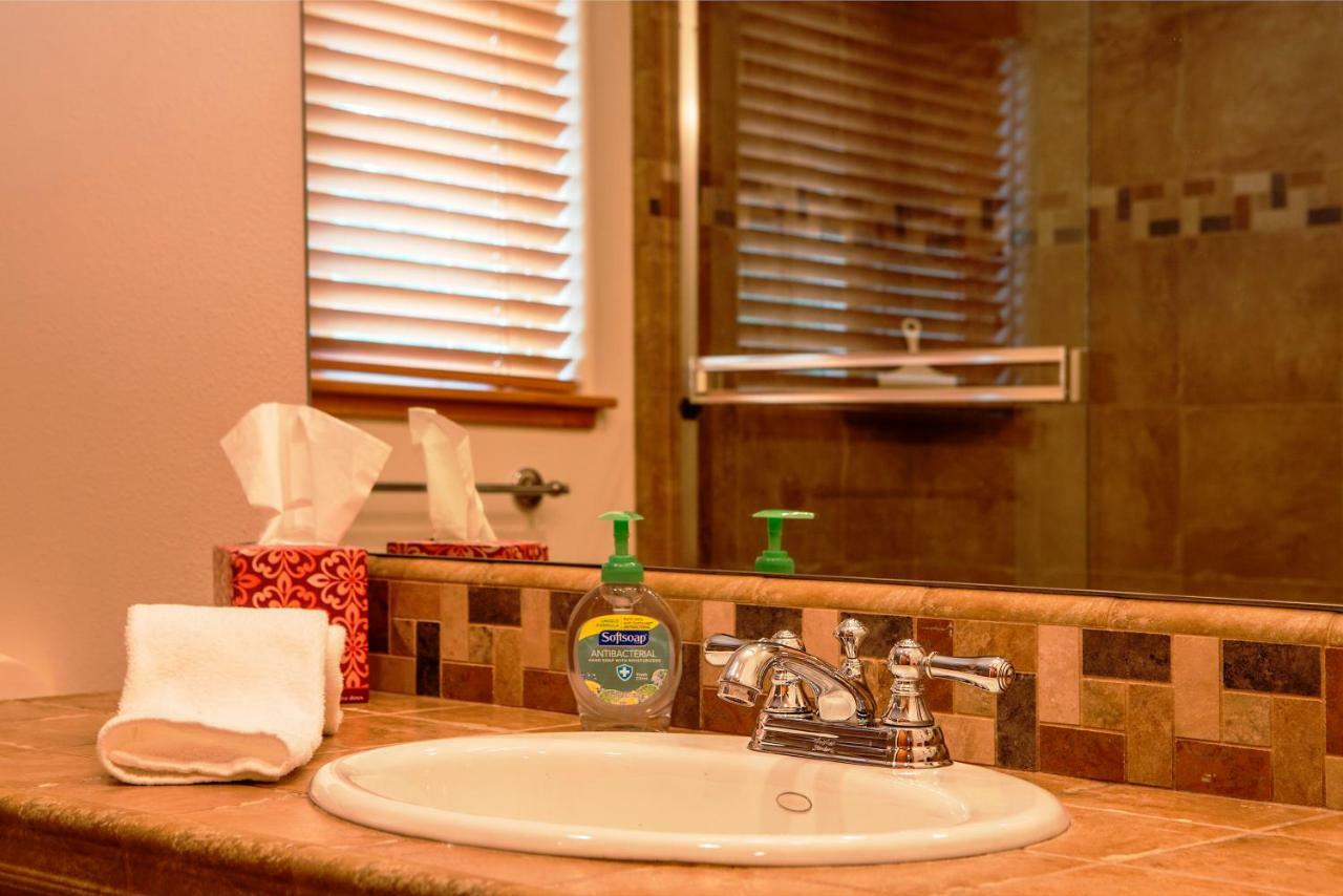 Holiday home 5-star Luxury Tahoe Cabin! Great Location! Pool Table!darts! Poker! Ping Pong! Games! South Lake Tahoe