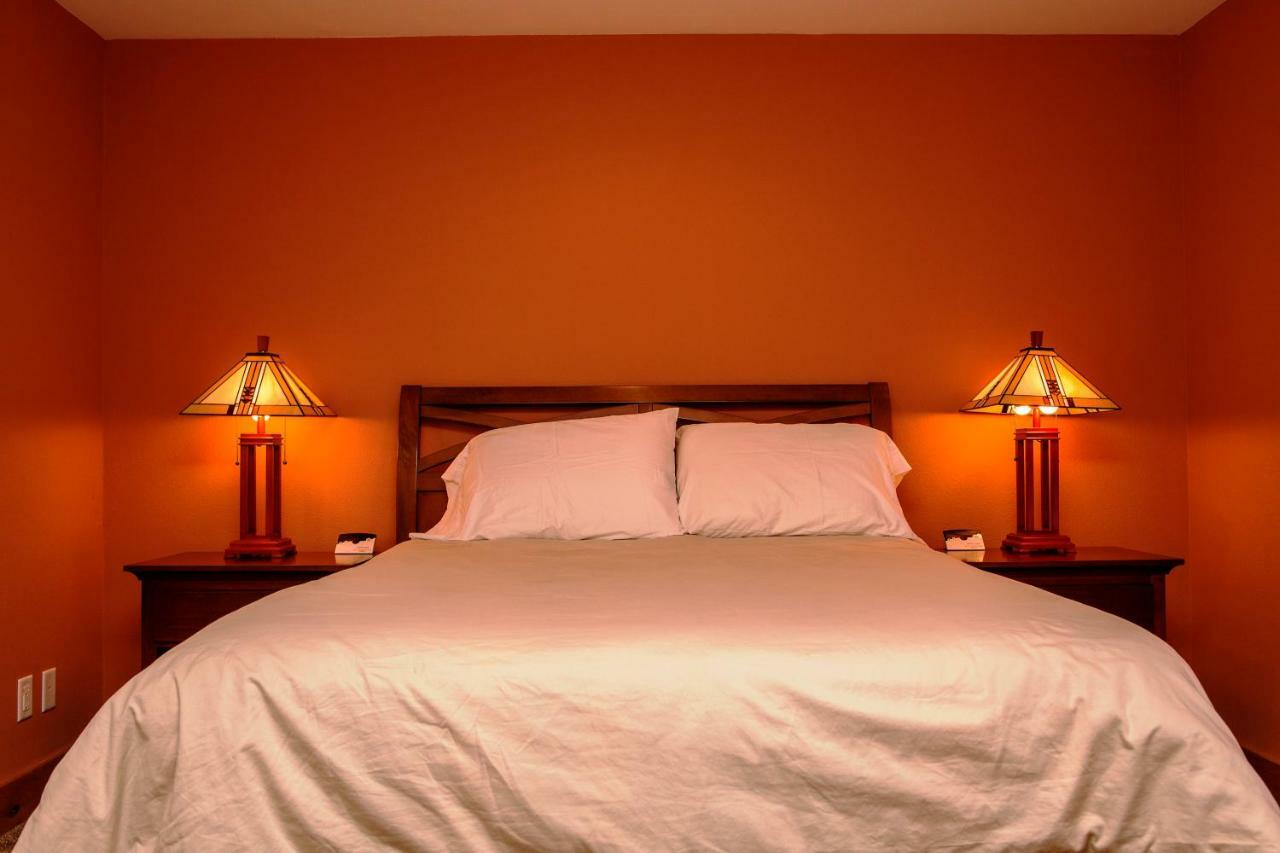 5-star Luxury Tahoe Cabin! Great Location! Pool Table!darts! Poker! Ping Pong! Games! Holiday home