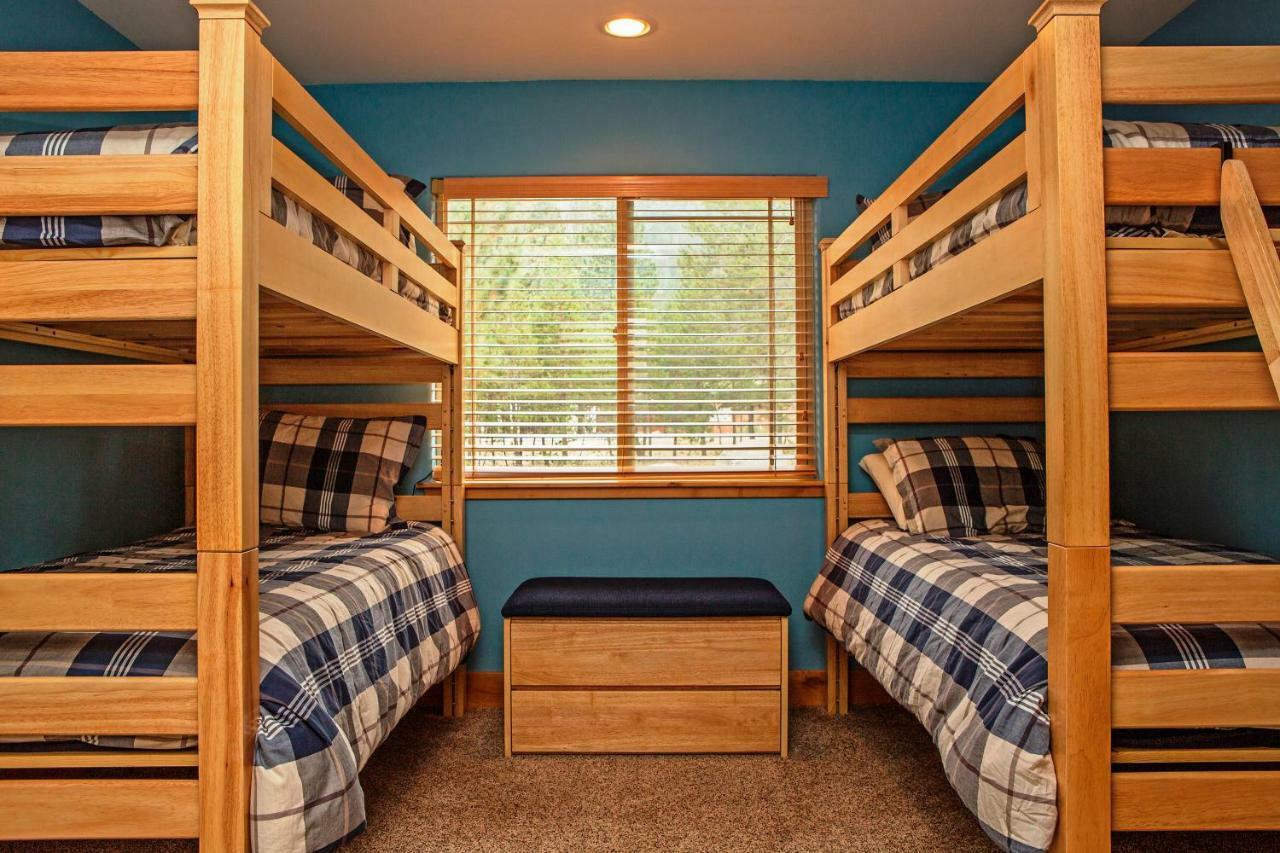 5-star Luxury Tahoe Cabin! Great Location! Pool Table!darts! Poker! Ping Pong! Games! * South Lake Tahoe
